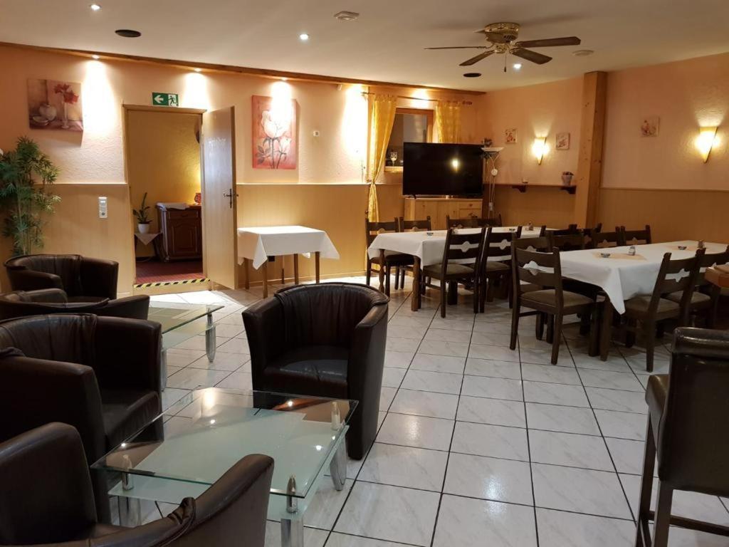 Hotel-Restaurant Christine Lubz Bagian luar foto