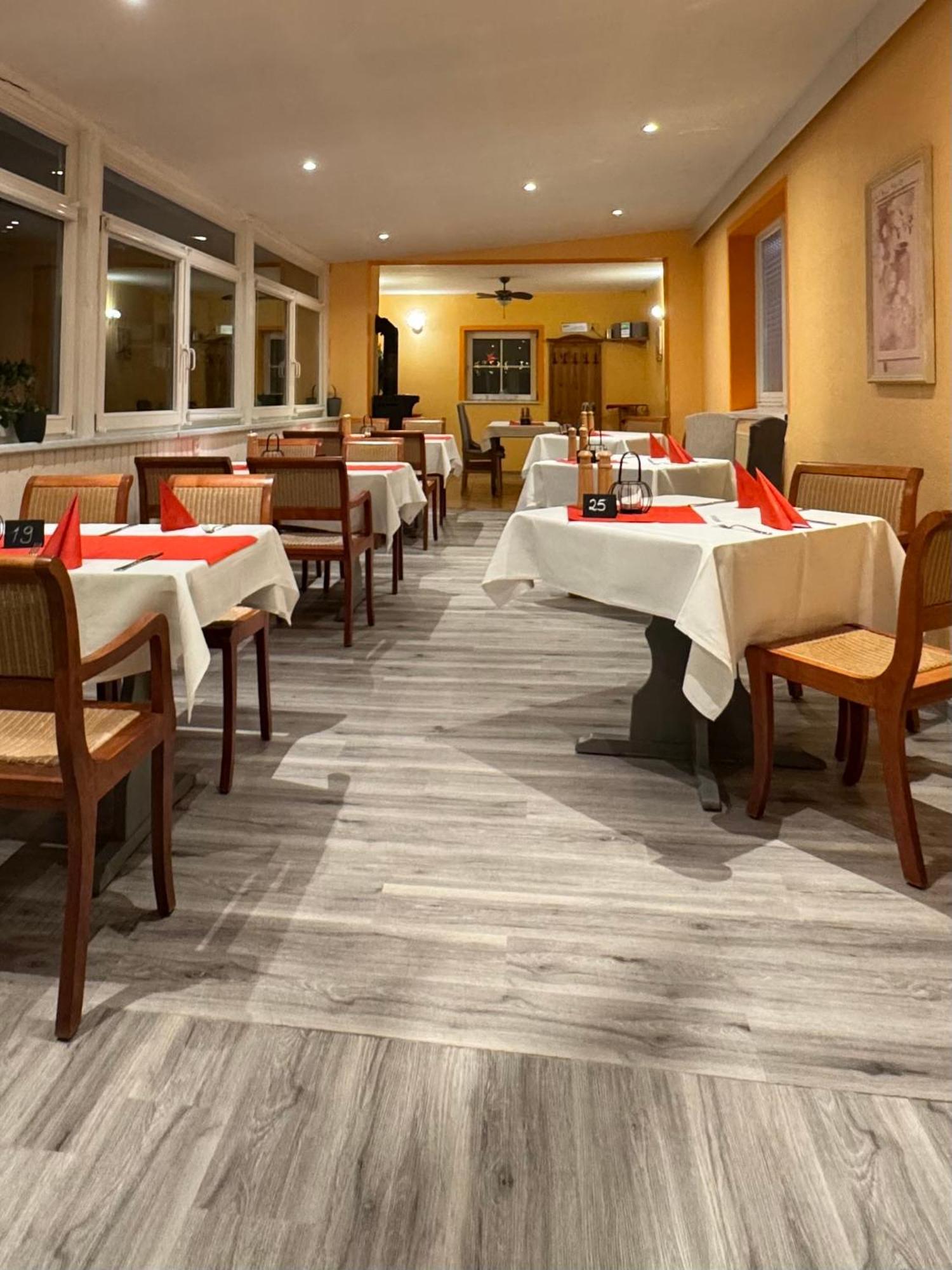 Hotel-Restaurant Christine Lubz Bagian luar foto
