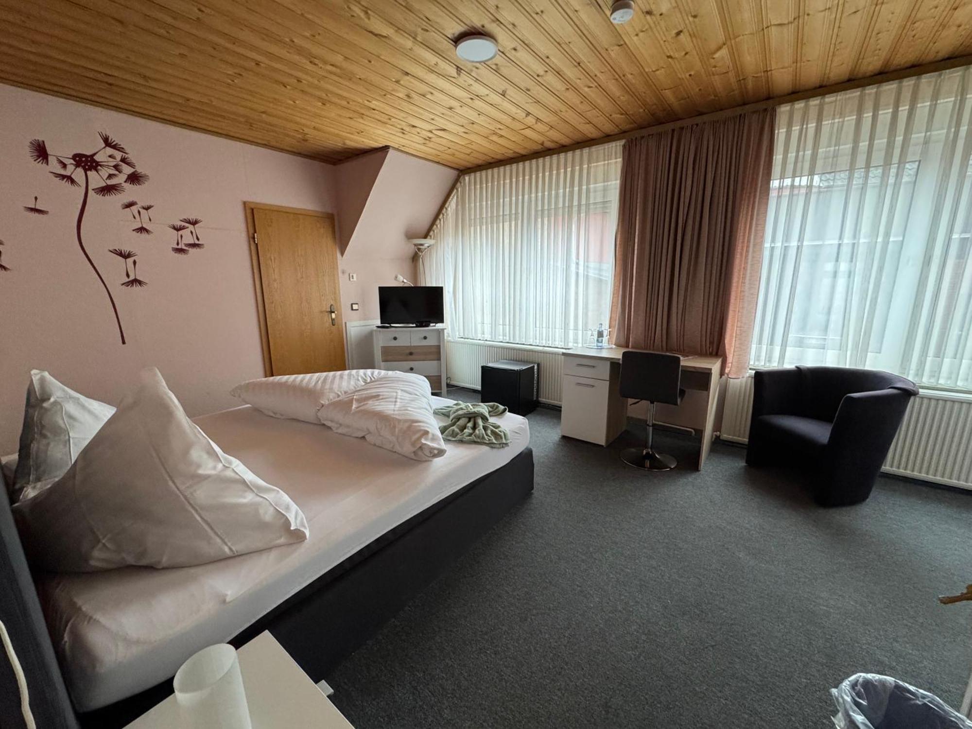 Hotel-Restaurant Christine Lubz Bagian luar foto