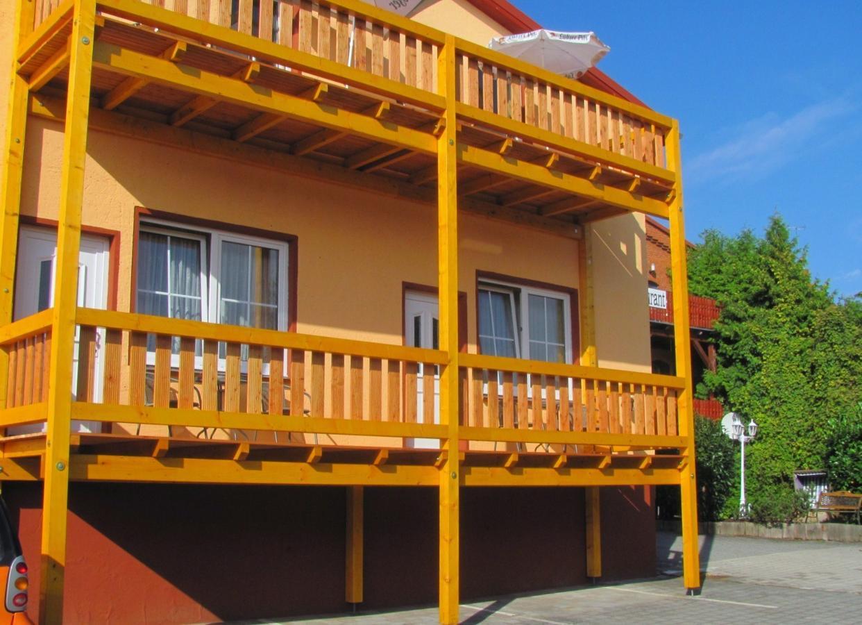 Hotel-Restaurant Christine Lubz Bagian luar foto