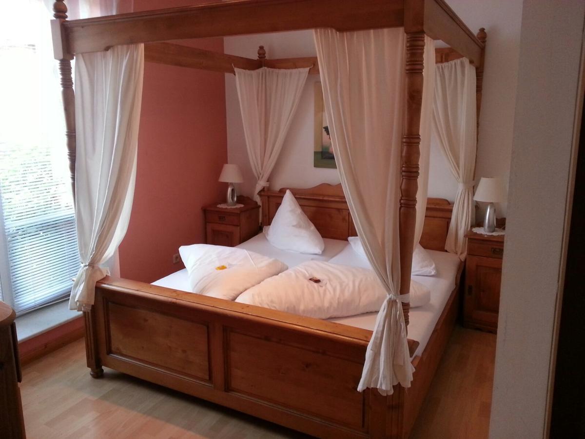 Hotel-Restaurant Christine Lubz Bagian luar foto